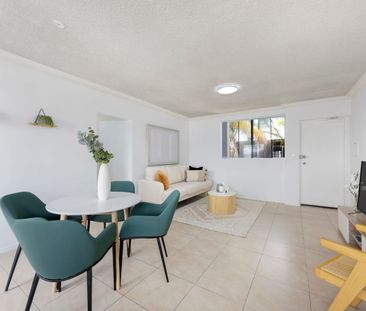 Stylish & Convenient Apartment in Bankstown - Photo 2