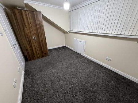 5 bedroom end of terrace house to rent - Photo 4