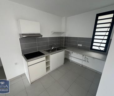 Location Appartement 3 pièces 65m² LE TAMPON 97430 - Photo 2
