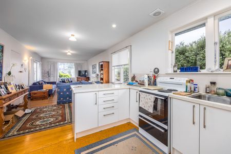 Comfortable Family Living in Sunnynook - Photo 5