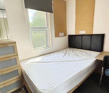 5 bedroom end of terrace house to rent - Photo 4