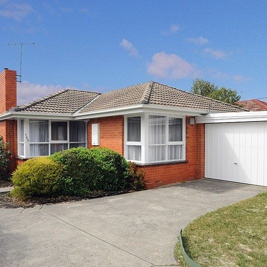 Stylish 3-Bedroom Unit in the Heart of Glen Waverley - Photo 1