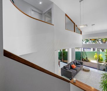 SUNLIT LOFT STYLE TOWNHOUSE - Photo 6