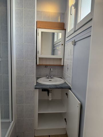 LOCATION - MAISONS-ALFORT - 2 PIECES. Métro MAISONS-ALFORT-STADE, rue GAMBETTA, au 2e étage sans ascenseur, . - Photo 4