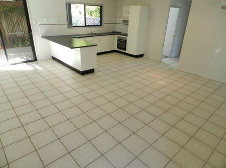 3 BEDROOM DUPLEX WITH PLENTY OF ROOM - Photo 4