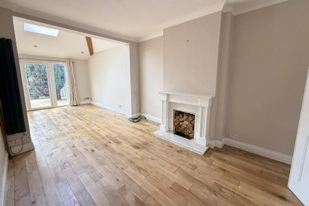 4 bedroom semi-detached house to rent - Photo 3