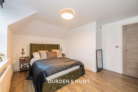 Auction Square, Market Place, Abridge - Photo 4