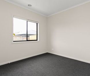 Neat 4 Bedroom in a Great Location - Photo 3