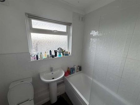 Carlyle Avenue, Brighton, BN2 - Photo 3