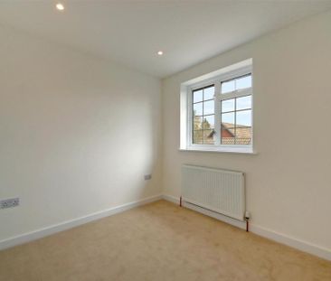 2 bedroom end of terrace house to rent - Photo 2