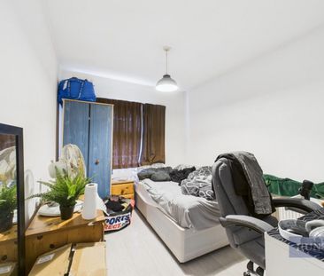 5 bedroom House To Let - Photo 5