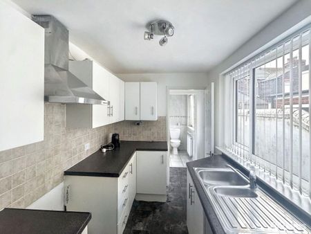 2 bedroom terraced house to rent - Photo 5