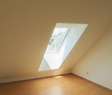 Große Dachgeschosswohnung mit 3 Zimmern und Terrasse! - Photo 5