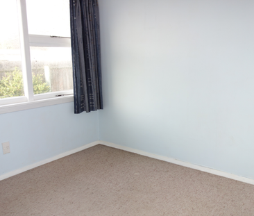 Comfortable 3-Bedroom Home – Lawns Included! - Photo 3