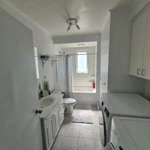 Grand 5 et demi Lumineux à loué près de l'hôpital ! - Photo 2
