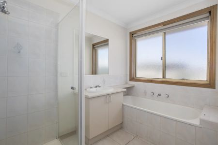 Spacious, Sun-Filled Home with Newly Renovated Kitchen - Photo 5