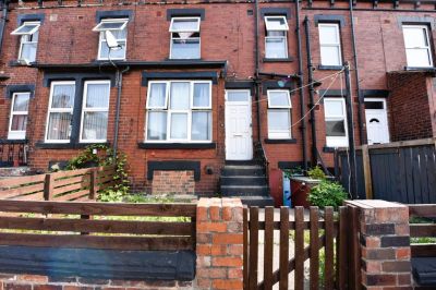 2 bedroom House in Woodlea Mount, Leeds - Photo 1