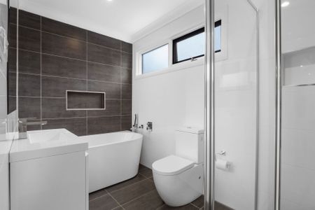 For the Entertainer - Photo 3