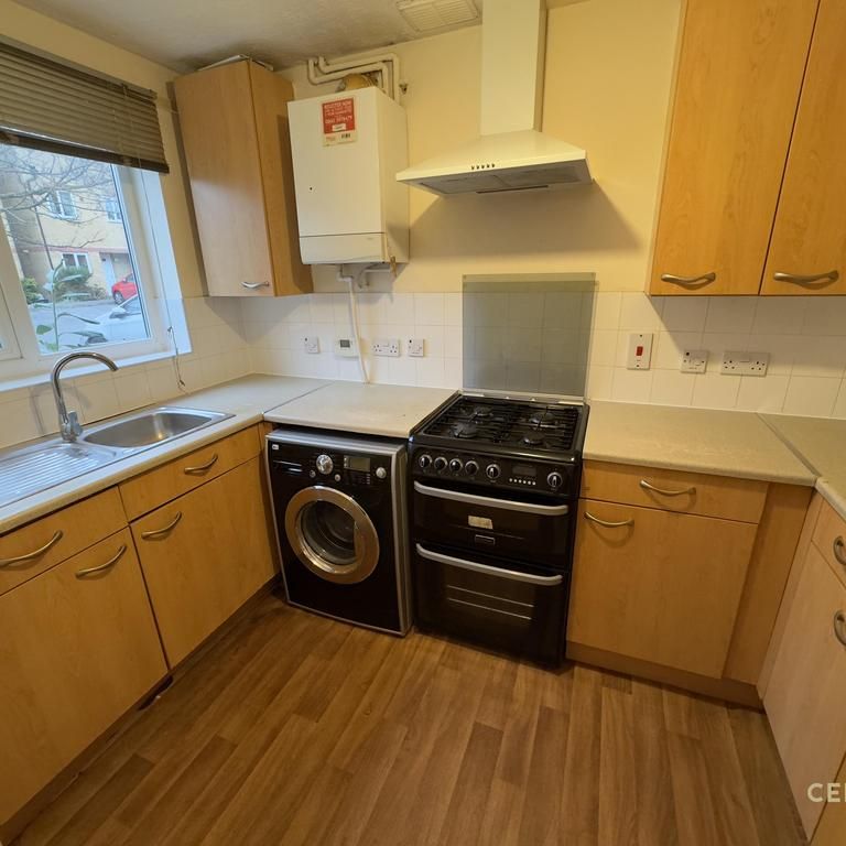 3 bedroom semi-detached house to rent - Photo 1