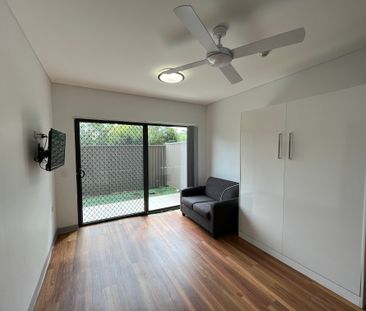 Studio with a courtyard!! - Photo 1