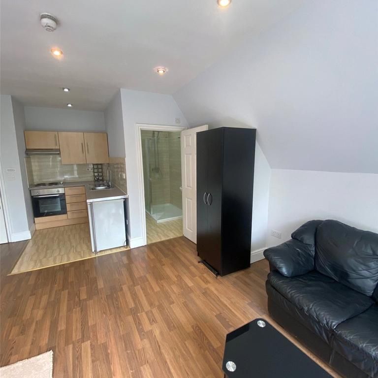 Studio to rent - Photo 1