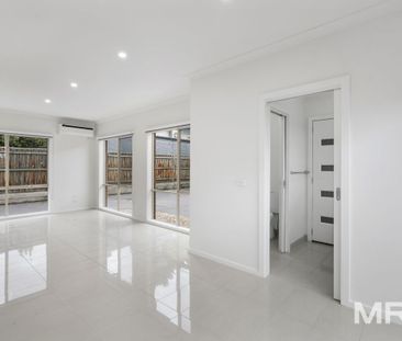 Low maintenance living with convenience all around - Photo 6