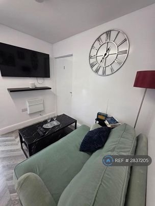 6 bedroom terraced house to rent - Photo 1