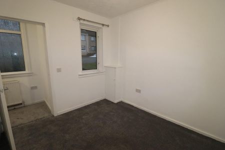 4 bedroom semi-detached house to rent - Photo 5