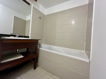 Location Appartement 1 pièce 30m² ST DENIS 97400 - Photo 4