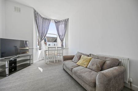 Price £514 pw - Available 26/04/2026 - Furnished - Photo 2