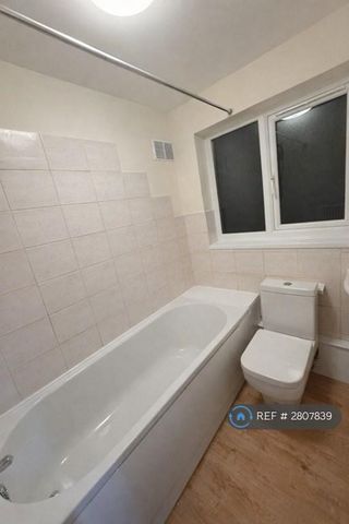 3 bedroom end of terrace house to rent - Photo 2