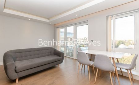 2 Bedroom flat to rent in Parrs Way, Hammersmith, W6 - Photo 2