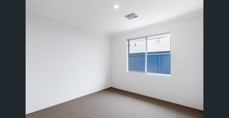 Spacious 4-Bedroom Home in a Dual key house with Natural Light and Modern Amenities - Photo 3