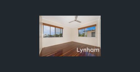 Large Renovated High-Set 3 Bedroom Home - Photo 3