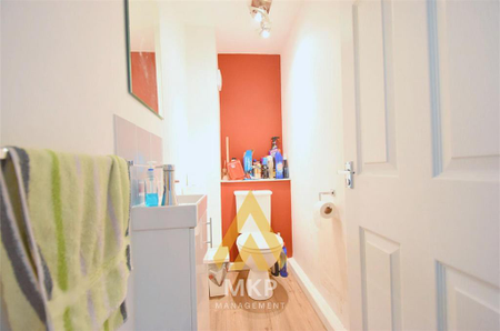 4 bedroom semi-detached house to rent - Photo 3