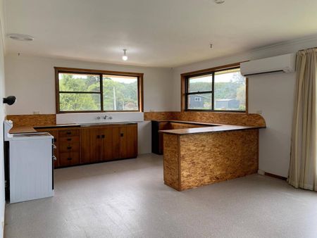 4 Bedroom Home in Zeehan - Photo 4