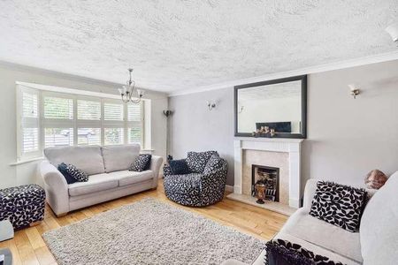 Linden Way, Peatmoor, SN5 - Photo 2