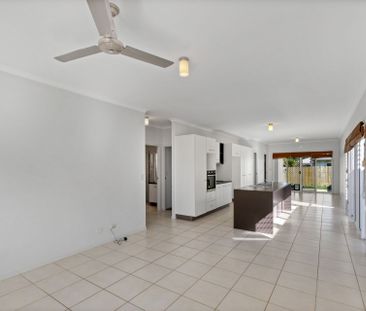 4-Bedroom Home in Highly Desired Kawana Forest&excl; - Photo 2