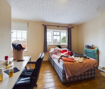 4 bedroom House To Let - Photo 5