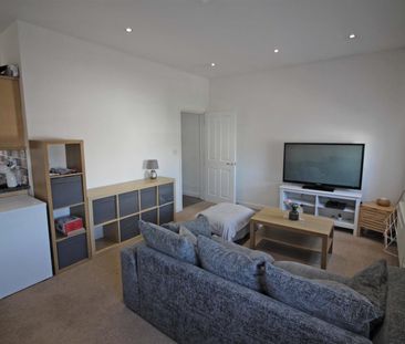 2 Bedroom Maisonette - Photo 2