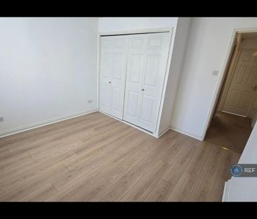 4 bedroom end of terrace house to rent - Photo 3