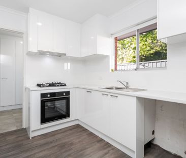 Stunning fully renovated 2 bedroom home unit - Photo 4