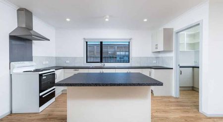 Modern 4-Bedroom Home – Available Now - Photo 2