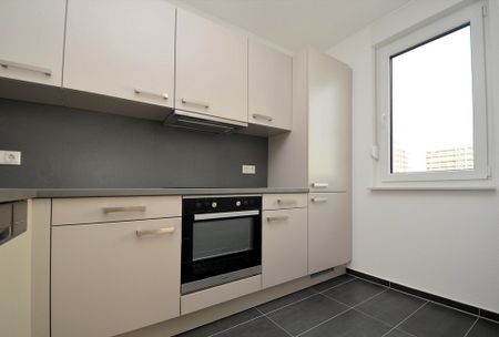 KOMFORTABEL WOHNEN - MIT AUFZUG, BALKON, FUSSBODENHEIZUNG UND EINBAUKÜCHE - Photo 4