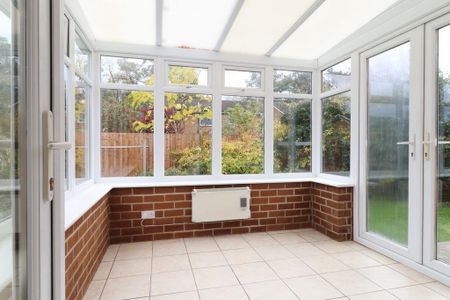 4 bedroom link detached house to rent - Photo 3