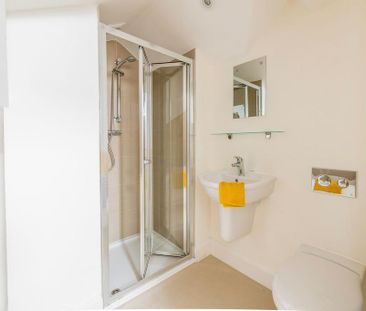 6 bedroom house to rent - Photo 2