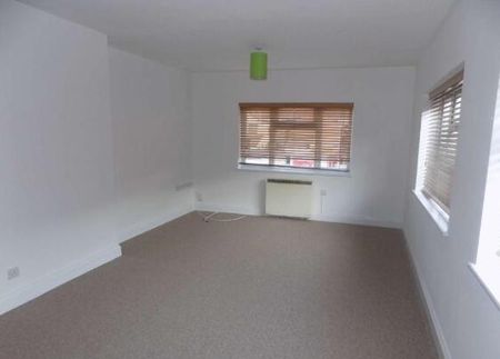 2 Bedroom Flat / Apartment - Cranbury Road, Eastleigh - Photo 3