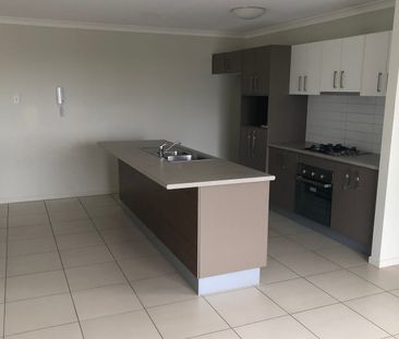 CHARMING 4 BEDROOM FAMILY HOME IN GLEN EDEN! - Photo 5