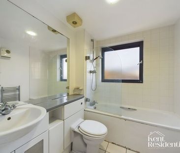 1 bed flat to rent in Barrier Road, Chatham, ME4 - Photo 2