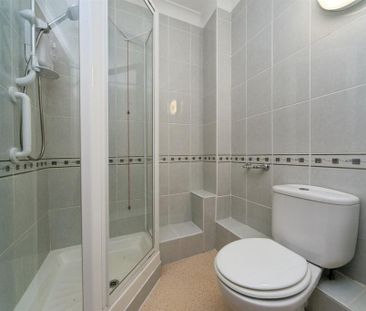 1 bedroom retirement property to rent - Photo 6